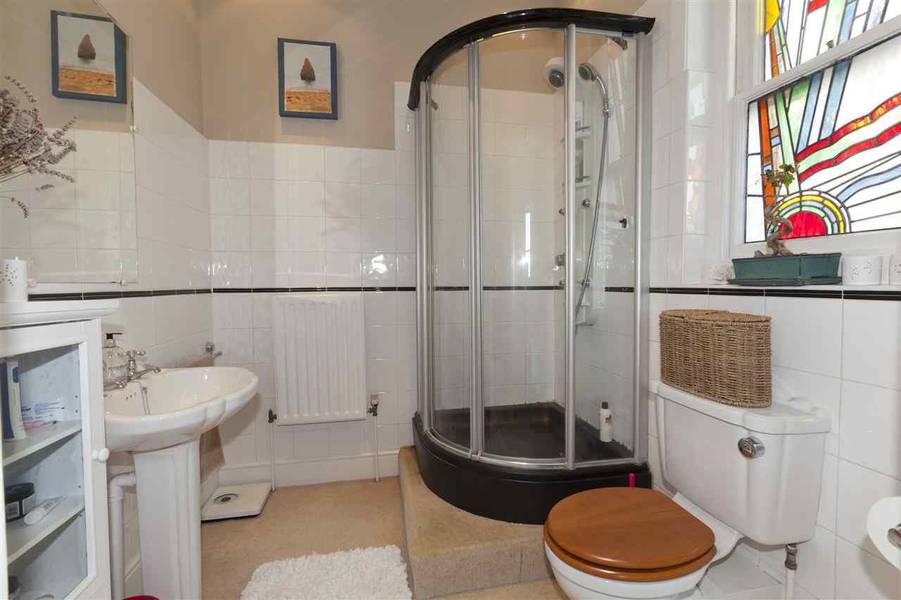 resized-2349823-08 - Ensuite.jpg